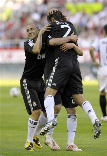 官方：马科斯-略伦特大腿肌肉撕裂，将缺席与国米的欧冠比赛（官方通报：马科斯-略伦特大腿肌肉撕裂，无缘对阵国米的欧冠之战）