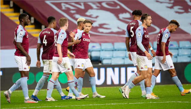 葡超比赛一球员受伤需要担架，对方球员帮忙传递担架吃黄牌（葡超争议一幕：球员伤退需担架，对手递担架反吃黄牌）