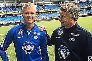 惊天争议！西班牙人1-0巴列卡诺，裁判两红牌+点球引爆全场！（判罚风暴来袭！西班牙人1-0巴列卡诺，两红牌加点球点燃全场争议）