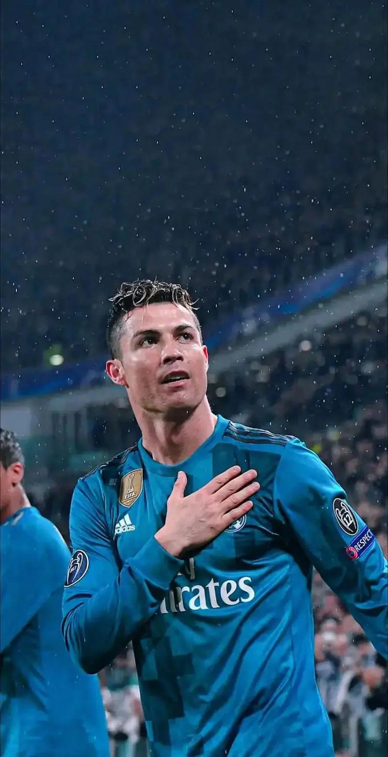 海纳：有一两家英超球队曾对孔帕尼有意，但我们是拜仁慕尼黑（海纳：一两家英超队曾追逐孔帕尼，但我们是拜仁慕尼黑）