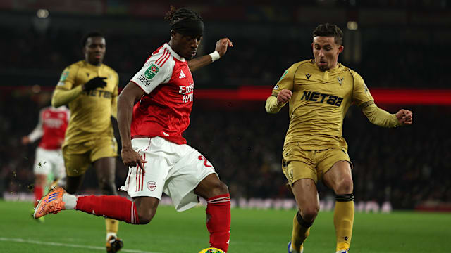 欧文快攻压哨上篮，全场沸腾（欧文压哨快攻上篮，引爆全场）