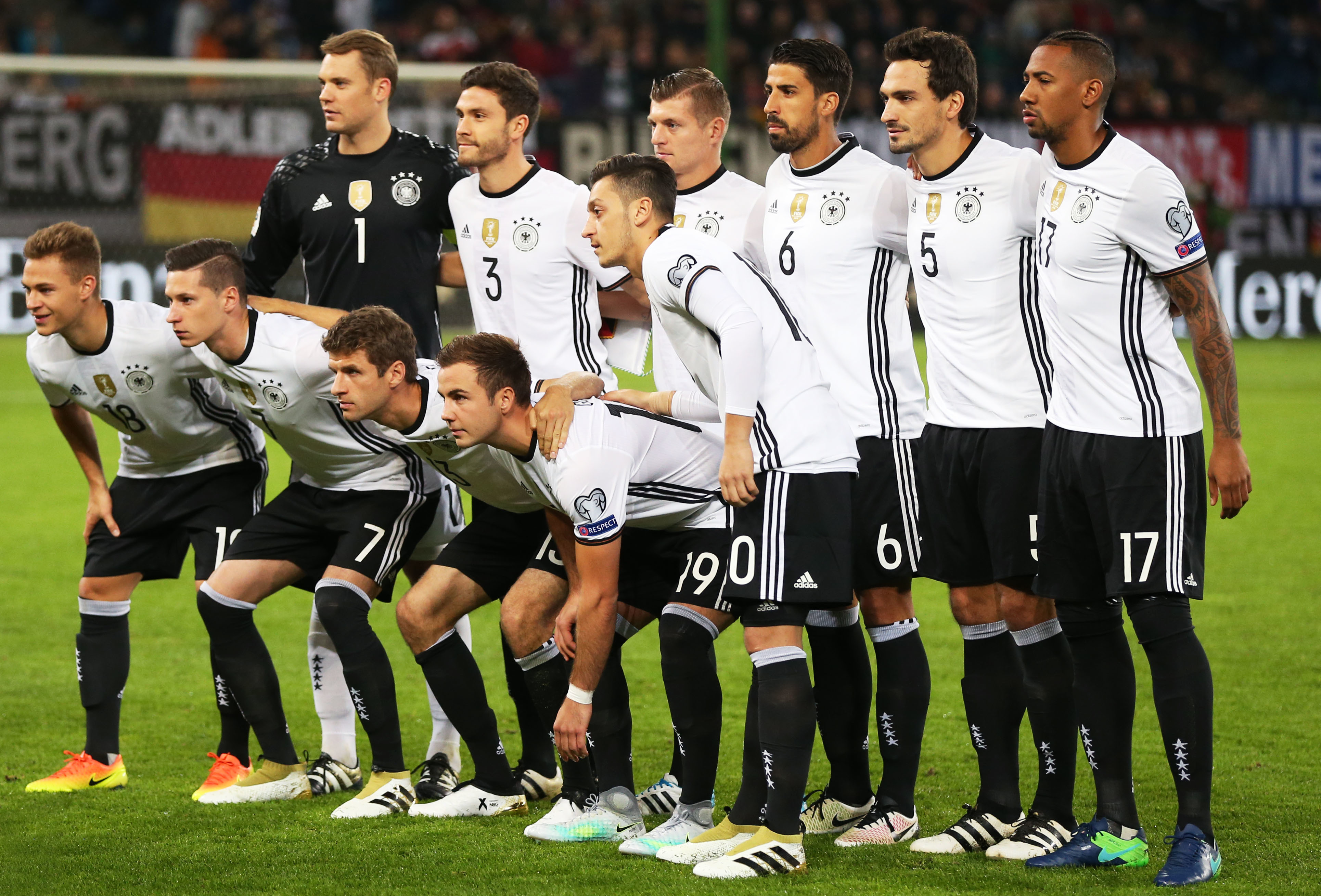 王楚钦为何仰天大笑？原因找到，谁注意孙颖莎的反应（王楚钦仰天大笑之谜揭晓，你注意到孙颖莎的反应了吗）