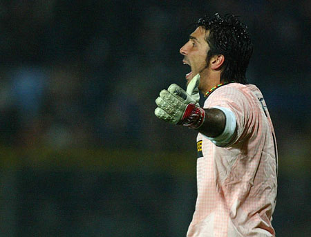 普通人踢球，先解决这个问题（业余球友踢球，先搞定这一关键点）