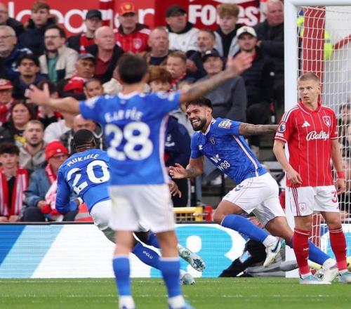 英媒：德利赫特的伤势并不严重，最快有望本周恢复训练（英媒：德利赫特伤情无大碍，最快本周即可恢复训练）