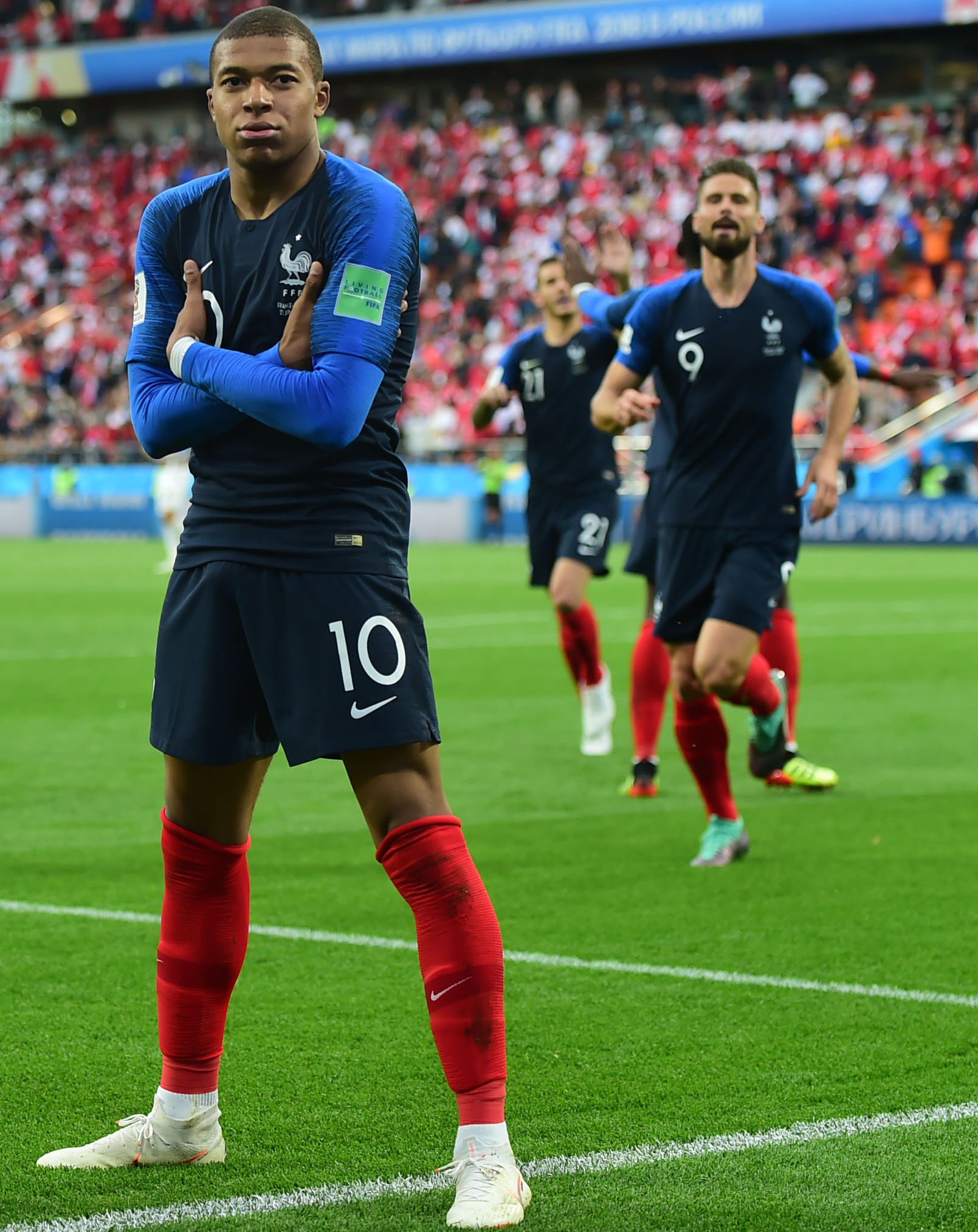 巴塞罗那主帅弗利克淡化了球队在西甲联赛榜首的领先优势（弗利克低调看待巴萨在西甲的榜首优势）