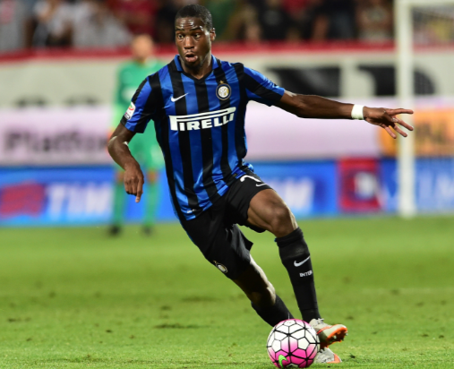 追梦将比肩库里，成为唯二代表勇士出战900场常规赛的球员（追梦将与库里并肩，成勇士队史仅两位常规赛出战900场的球员）