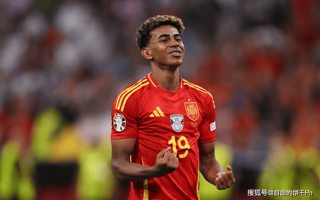 李玮锋：联赛中轴都是外援造成国足没人，这两年踢球孩子多了（李玮锋：外援占据联赛中轴致国足无人可用，近两年踢球的孩子增多）