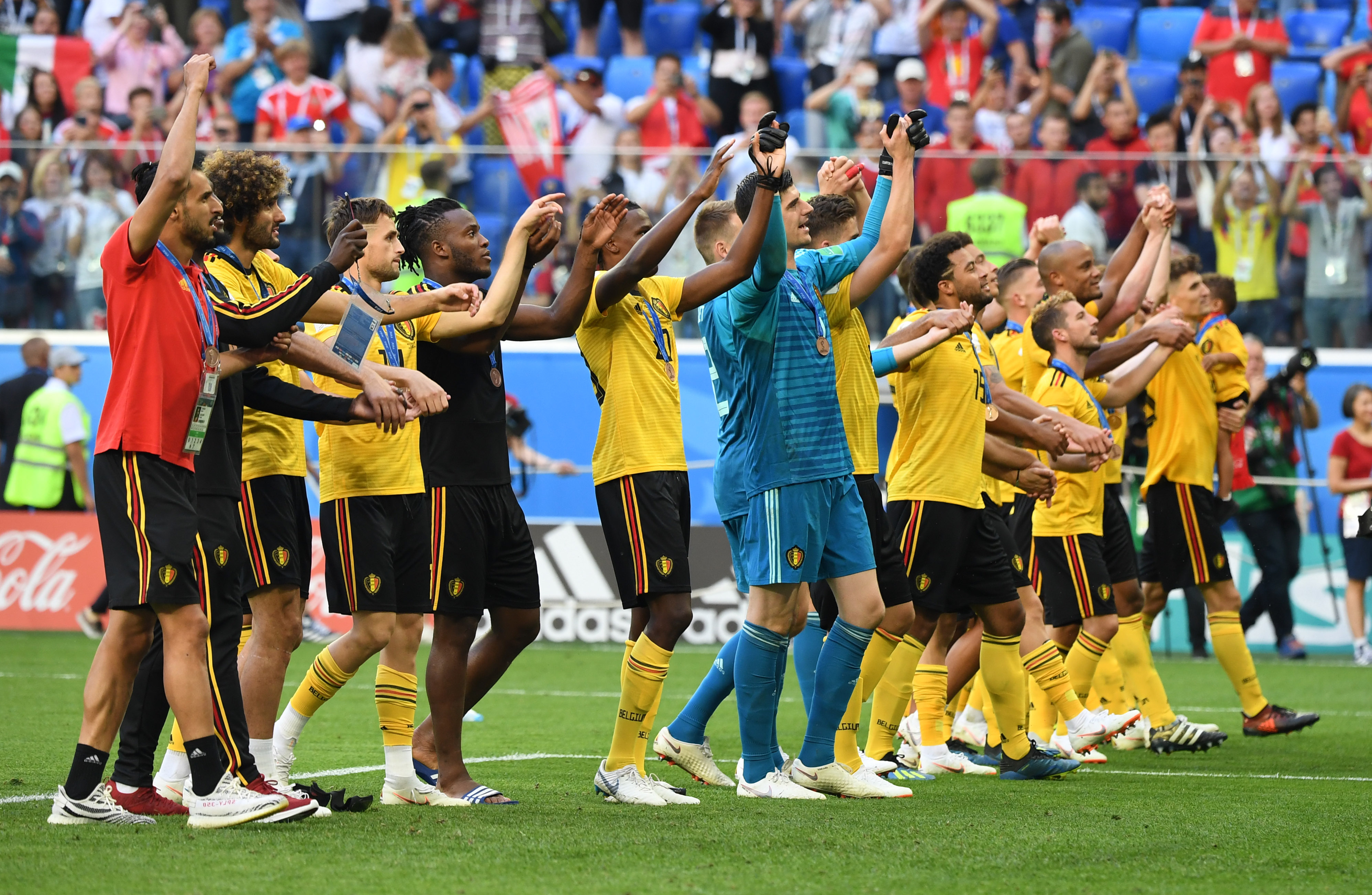 聊了什么？阿隆索欧冠赛后与弗林蓬进行了14分钟秘密会谈（欧冠赛后阿隆索与弗林蓬密谈14分钟，内容成谜）