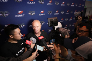 德转列右边锋身价榜：亚马尔2亿欧居首，萨卡第二奥利塞第三（德转右边锋身价排行：亚马尔以2亿欧领跑，萨卡第二、奥利塞第三）