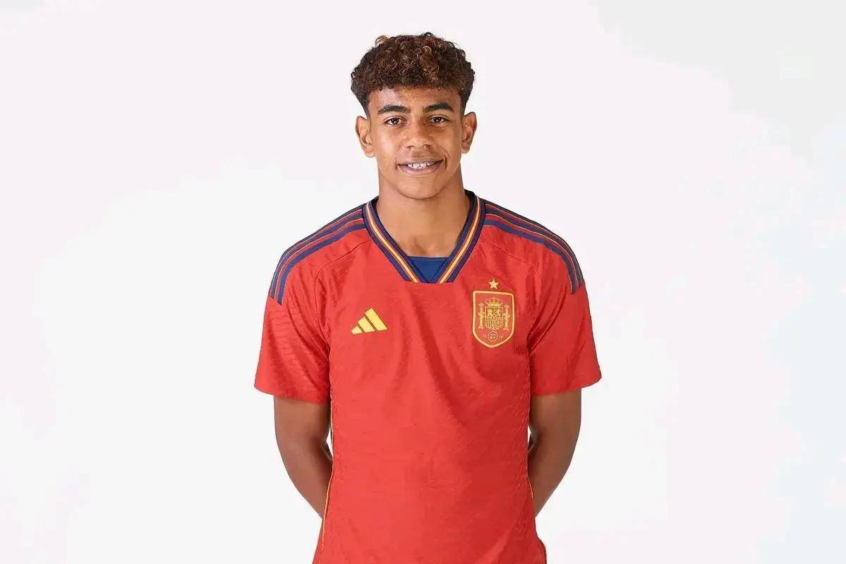 足协杯决赛裁判：韩国裁判高亨进任主裁，德国裁判丹克特任VAR（足协杯决赛执法阵容：韩国裁判高亨进主哨，德国裁判丹克特负责VAR）