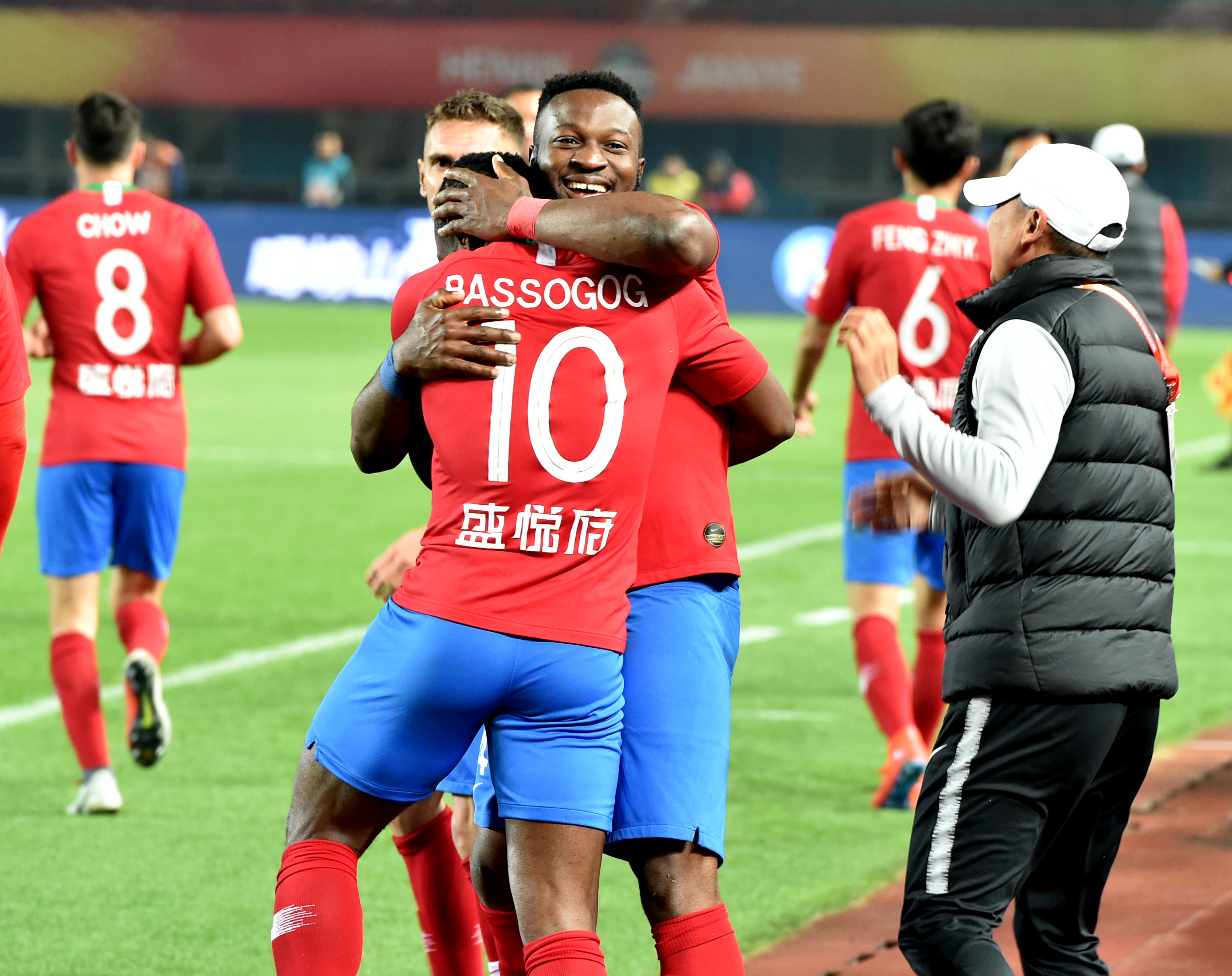 中超：山东泰山客场2-0击败广州队（中超：山东泰山客场2比0力克广州队）