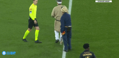 飞起来了！美国高中球员这波操作太秀了！