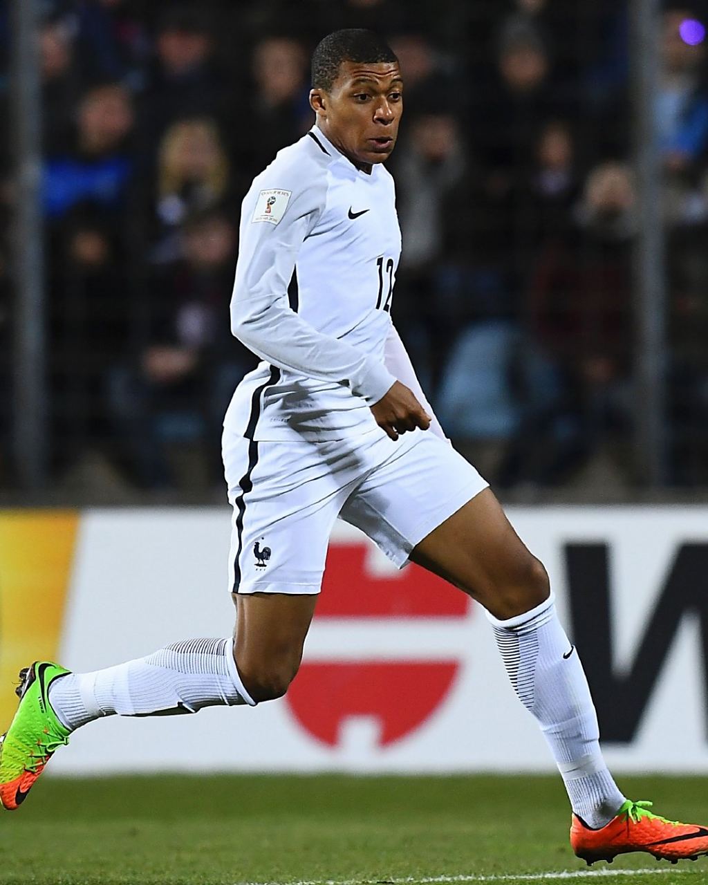 雷霆主帅：首战马刺是“试金石”，不过度准备专注实战检验（雷霆主帅：马刺揭幕战是试金石，不过度准备，以实战见真章）