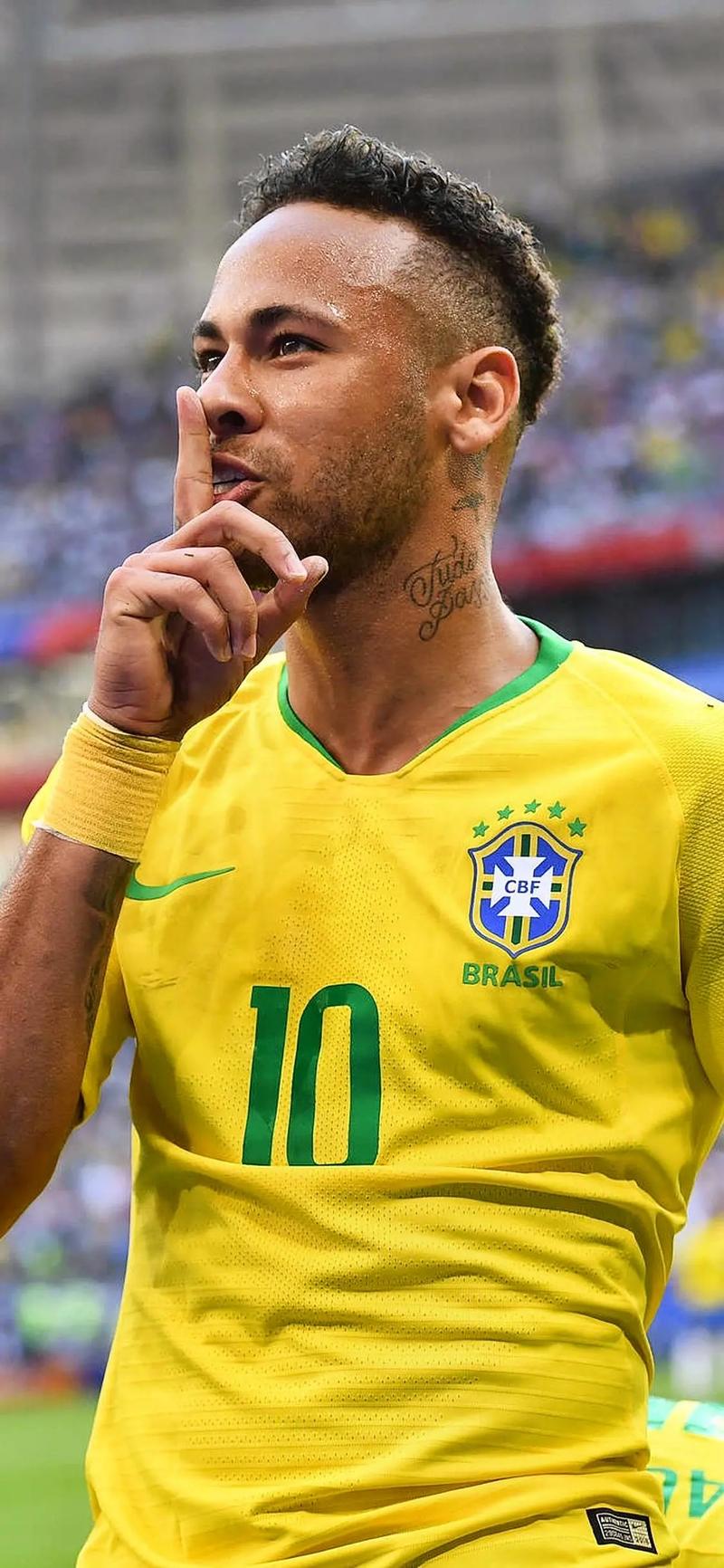 德媒：两名葡体球迷燃放烟火致另一名葡体球迷和一名警官受伤（德媒报道：两名葡体球迷燃放烟花，致另一名葡体球迷与一名警察受伤）